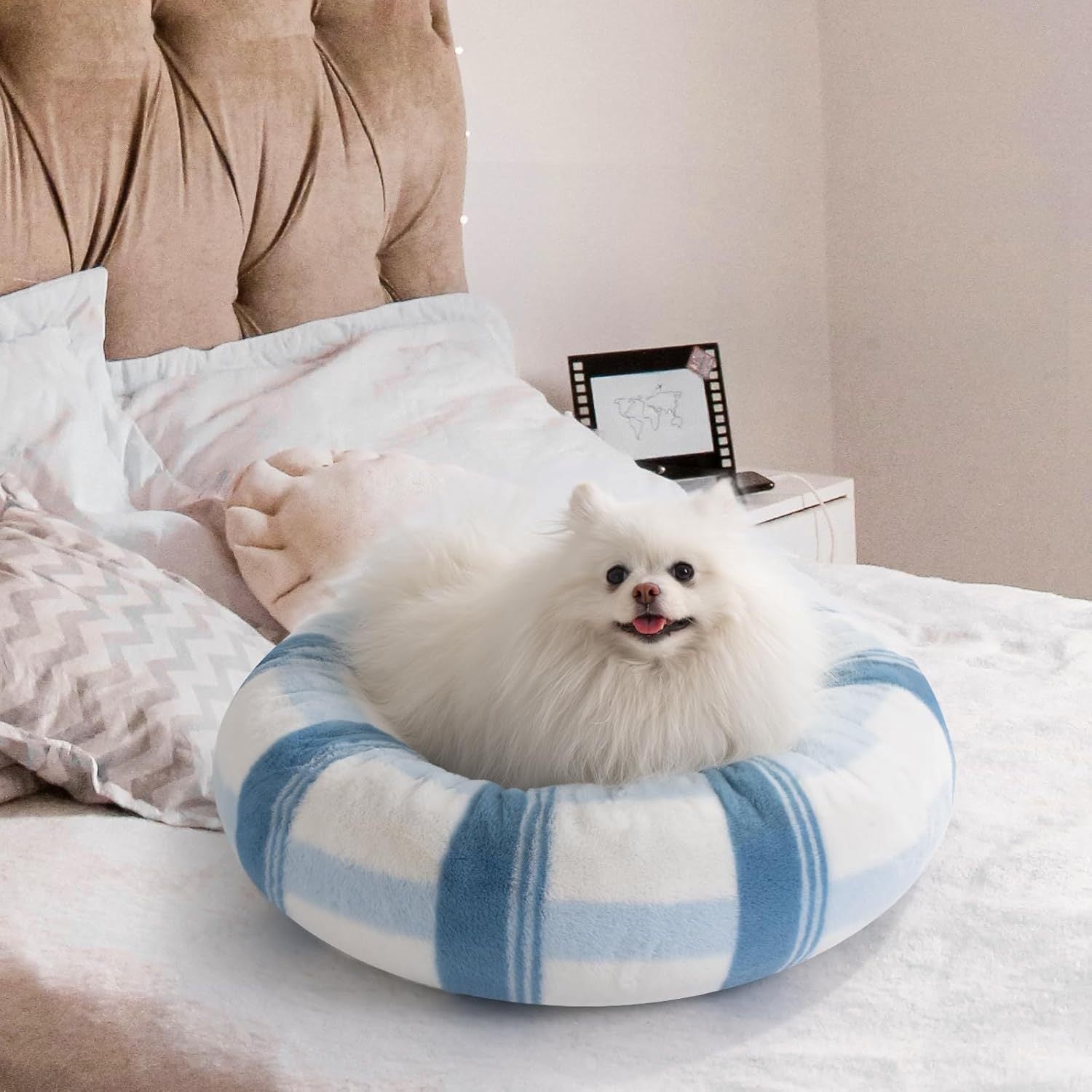 MEWOOFUN Plush Round Cat Bed For Indoor Cats - Calming Washable Pet Bed With Non-Slip Bottom, Soft Fluffy Dog Bed For Puppy & Kitten, 23 Inch Blue Striped